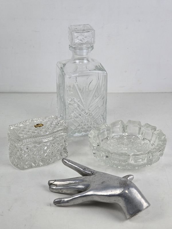 Set de 3 piezas de cristal: bombonera, cenicero y decantador