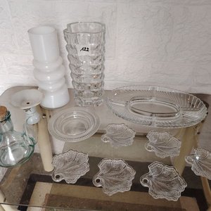 Lote de Cristalería: Aceitera, Floreros, Copetinero y Platos Decorativos - imagen 6