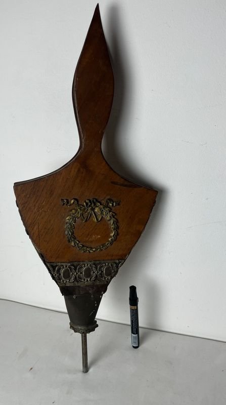 Lote siguiente: Fuelle tradicional para limpieza y polir