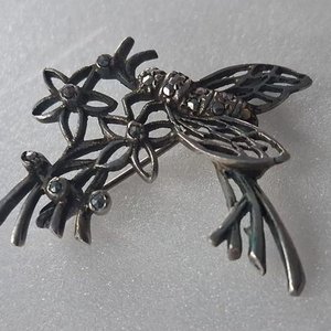 Prendedor Antiguo de Plata con Diseño de Abeja y Flores - imagen 2