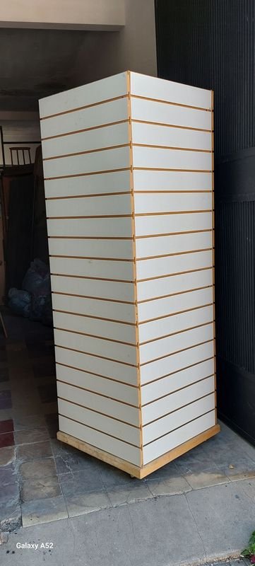 Lote anterior: Excebidor con paneles ranurados de alta calidad