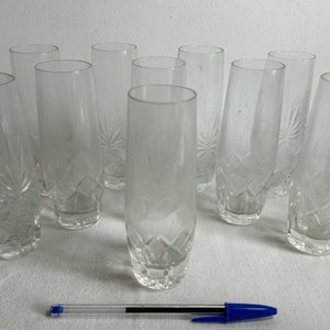 Juego de 12 Vasos Altos de Vidrio Tallado - imagen 1