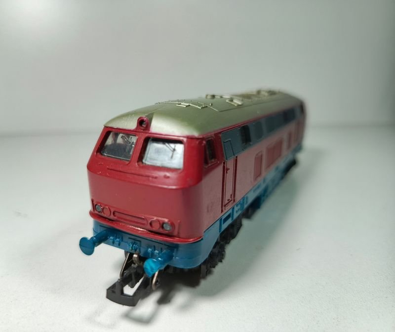 Locomotora motorizada DB 216 011-7 a escala HO - imagen 3
