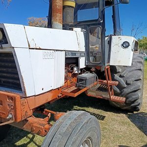 Tractor Case 1070 con Cabina Cerrada - imagen 3