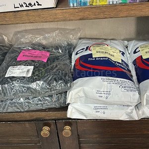 Lote siguiente: Lote de Tacos y Tornillos para Construcción