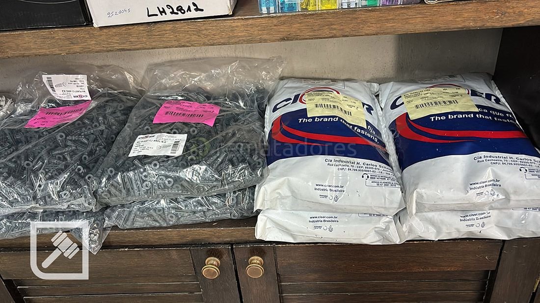 Lote de Tacos y Tornillos para Construcción
