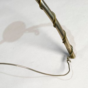 Antiguo Birambeau de Metal Repujado con Detalles Decorativos - imagen 2