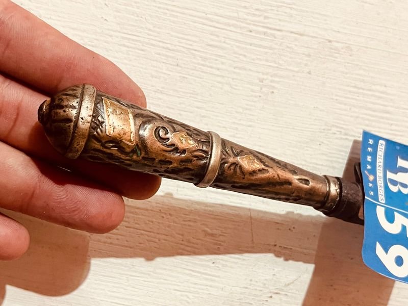 Cuchillo Verijero Cabo Plata Y Oro - Joya de Corte con Diseño Ornativo - imagen 4