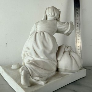 Figura "La Lavandera" en Biscuit Sèvres Siglo XIX - imagen 3