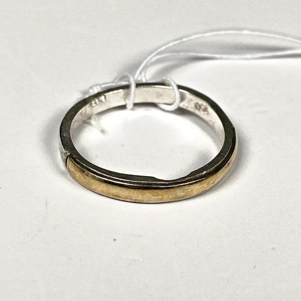 Anillo de Plata y Oro con Detalle Dorado