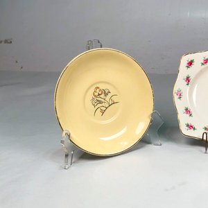 Tres Platos de Porcelana Inglesa con Diseños Distintos - imagen 4