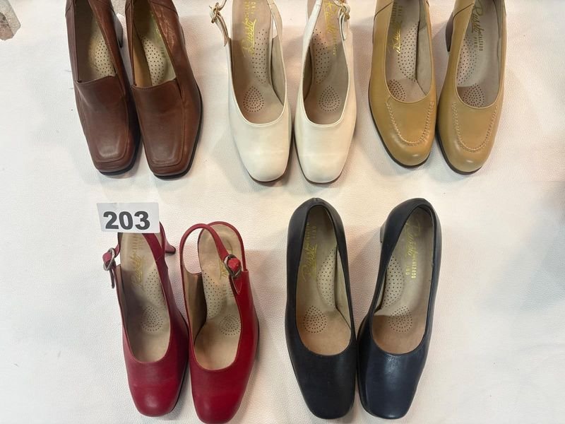 Lote de 5 Pares de Calzado de Cuero Artesanal para Dama