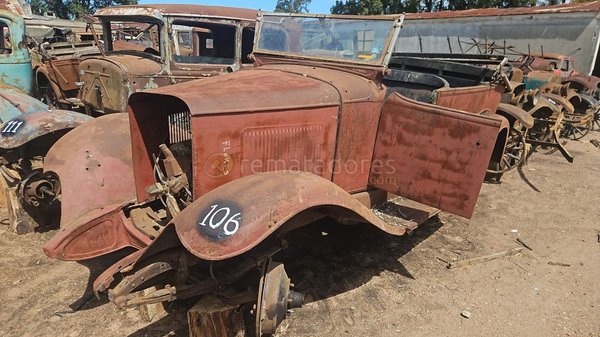 Auto Antiguo Rústico para Restaurar