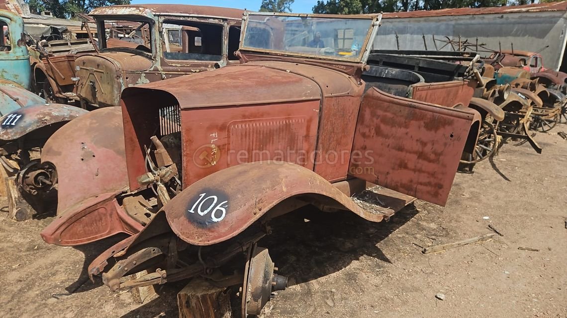 Auto Antiguo Rústico para Restaurar
