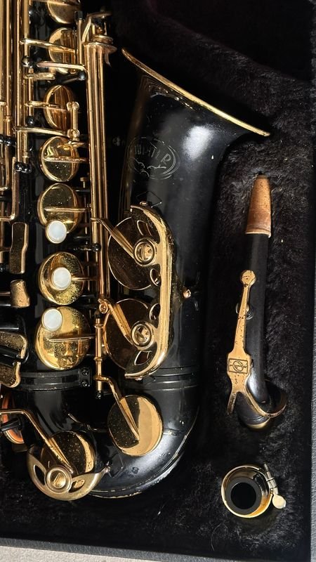 Saxofón Alto Jupiter Negro con Estuche