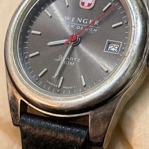Reloj Wenger Suizo de Acero Inoxidable con Correa de Cuero - imagen 2