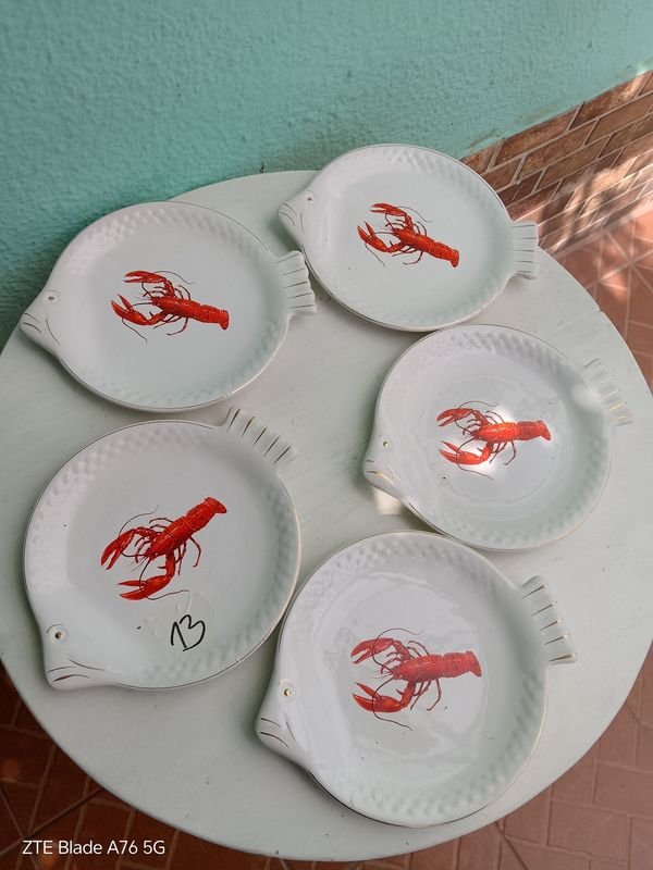Platos Blancos con Diseños de Cangrejo y Langostino - imagen 1