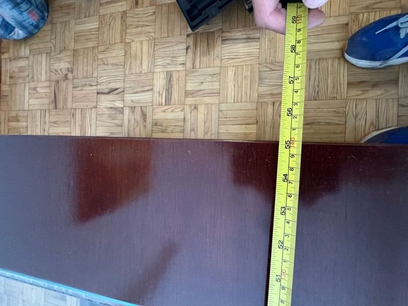 Mesa ratona en madera con tapa de vidrio y estante envarillado - imagen 13
