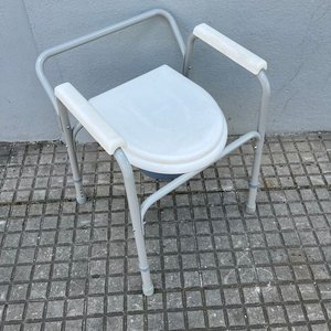 Silla Ortopédica de Baño en Aluminio con Tapa y Cubeta - imagen 3
