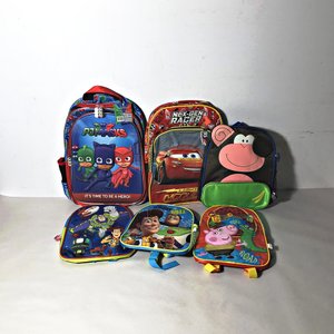 Lote siguiente: Seis Mochilas Infantiles de Personajes Famosos