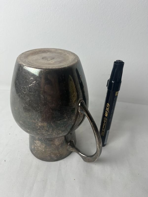Jarra en platina de plata con detalles de oro y diseño artesanal - imagen 4
