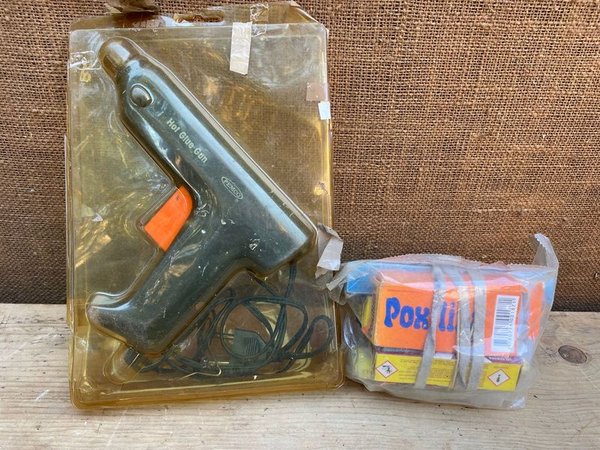 PISTOLA DE PEGAR SILICONA POXILINA ETC - imagen 1