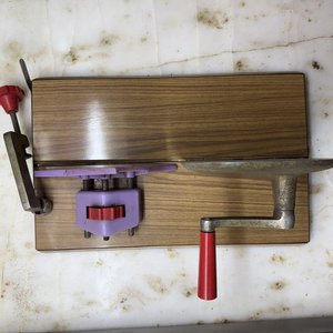 Rebanadora Manual de Mesa con Base de Madera y Cuchilla Metálica - imagen 6