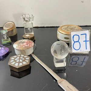 Lote anterior: Lote de 21 Adornos Varios: Cajas, Joyeros y Objetos Decorativos