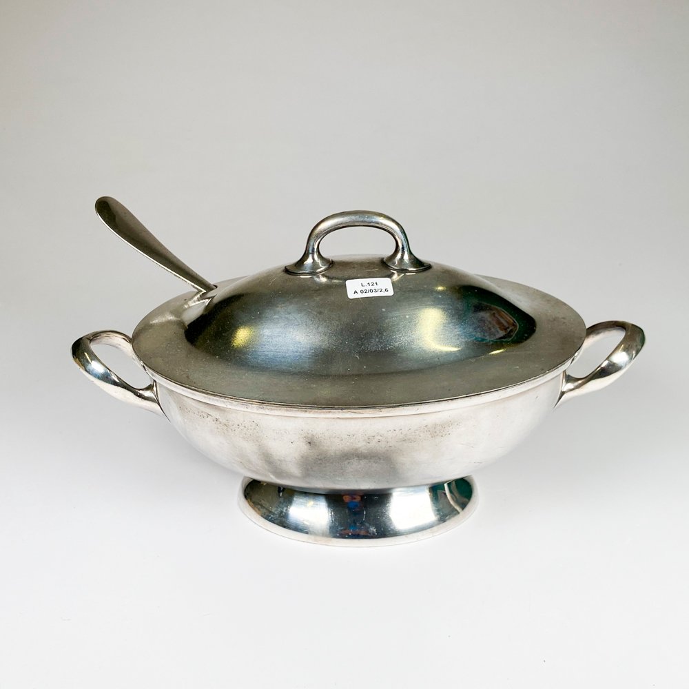 Lote siguiente: Sopera de metal Reed y Barton con tapa y cucharon