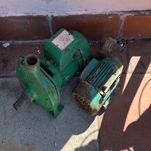 Lote siguiente: Dos Motores Eléctricos Verdes