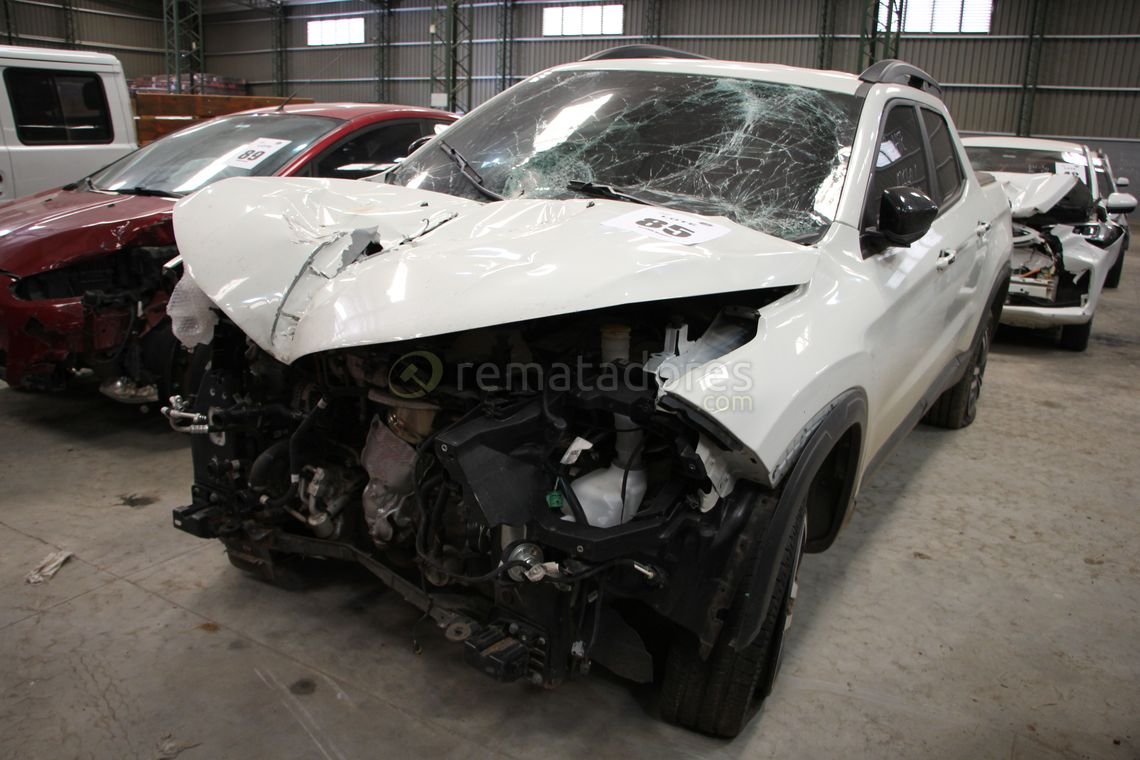 Camioneta Fiat Toro Blanca con Daños Severos