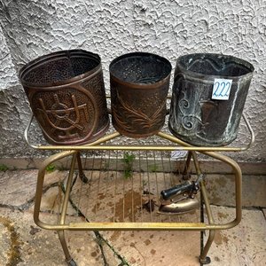 Juego de 2 Porta Macetas de Cobre y Mesa Auxiliar Metálica - imagen 2