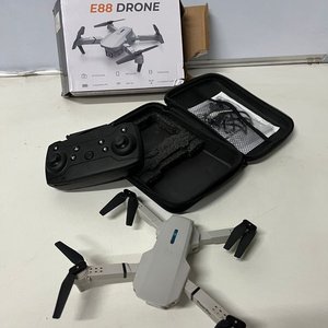 Lote siguiente: Dron E88 con Control Remoto y Estuche Portátil
