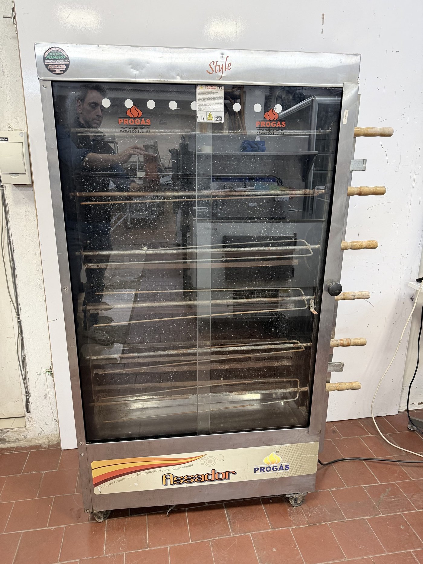 Spiedo Eléctrico a Gas Progas para 30 Pollos con Puertas Corredizas y Ruedas