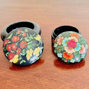 Lote de Joyeros, Pastillero, Despojador de Anillos y Florero - imagen 6