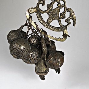 Balangandan de Metal con Frutas y Flores - imagen 2