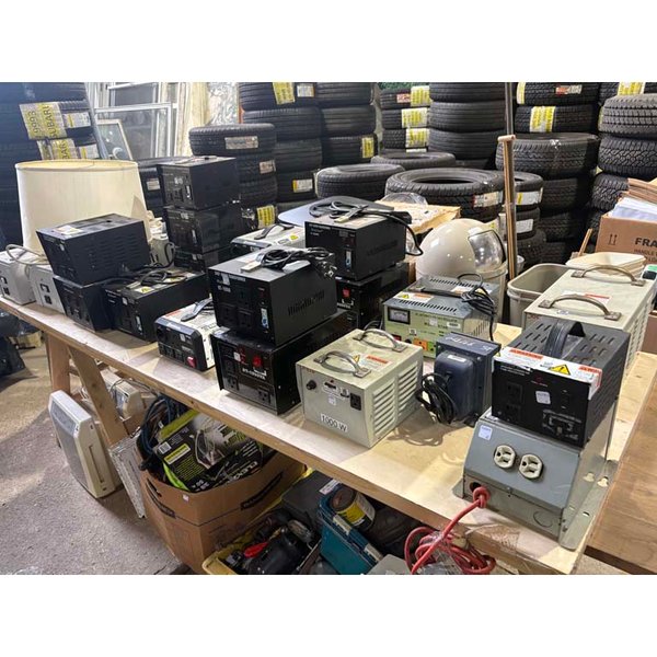 Lote de Estabilizadores y Fuentes de Alimentación Eléctrica