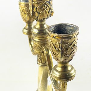 Candelabro de Metal Labrado para Tres Velas - imagen 5
