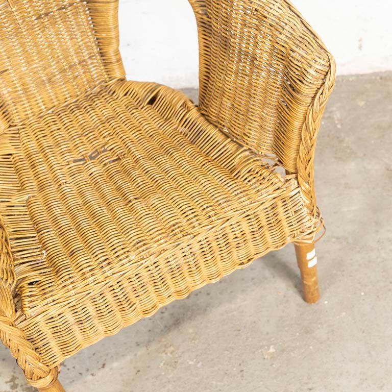 Sillón de ratán flojo con detalles y averías - imagen 2