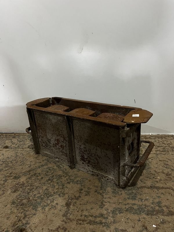 Lote siguiente: Molde para bloques con tres agujeros