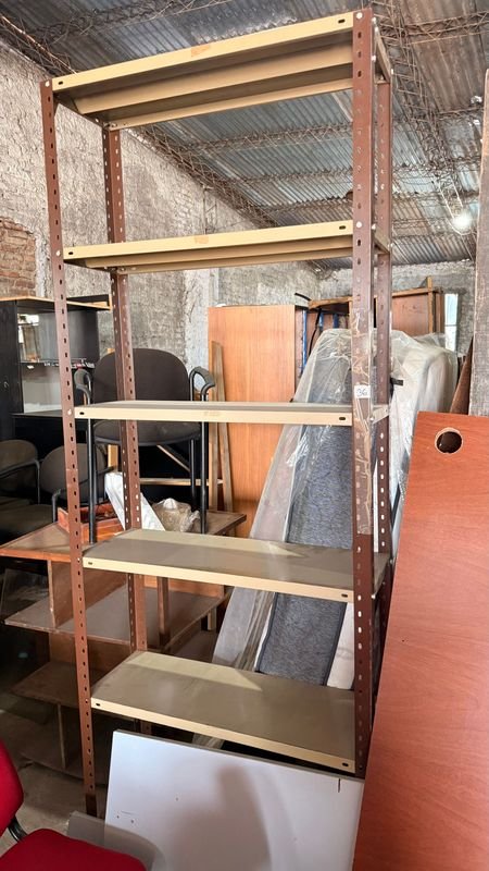 Estantería Metálica Industrial de 2.40m de Alto