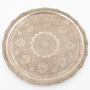 Lote siguiente: Bandeja Circular de Plata Antigua con Grabados Florales