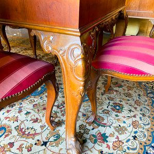 Mesa de Comedor Estilo Luis XV con 6 Sillas Tapizadas - imagen 2