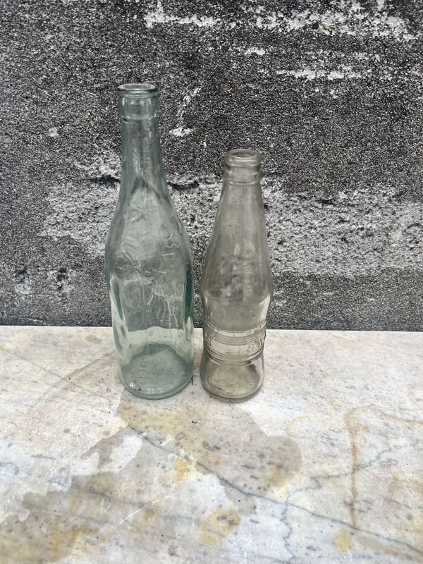 Dos botellas de Salus y Matutina, antigüedades en vidrio - imagen 4