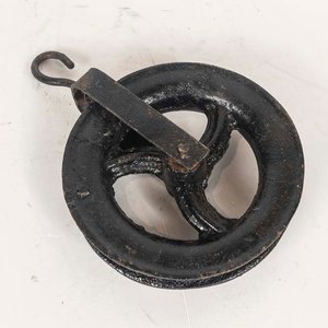 Lote siguiente: Roldana de Hierro Antigua con Gancho - 19 cm