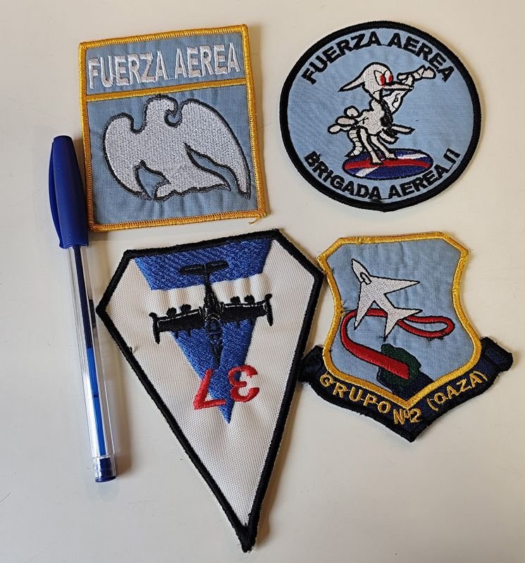 Set de 4 Parches de la Fuerza Aérea Uruguaya: Avión A37 Grupo 2 de Caza