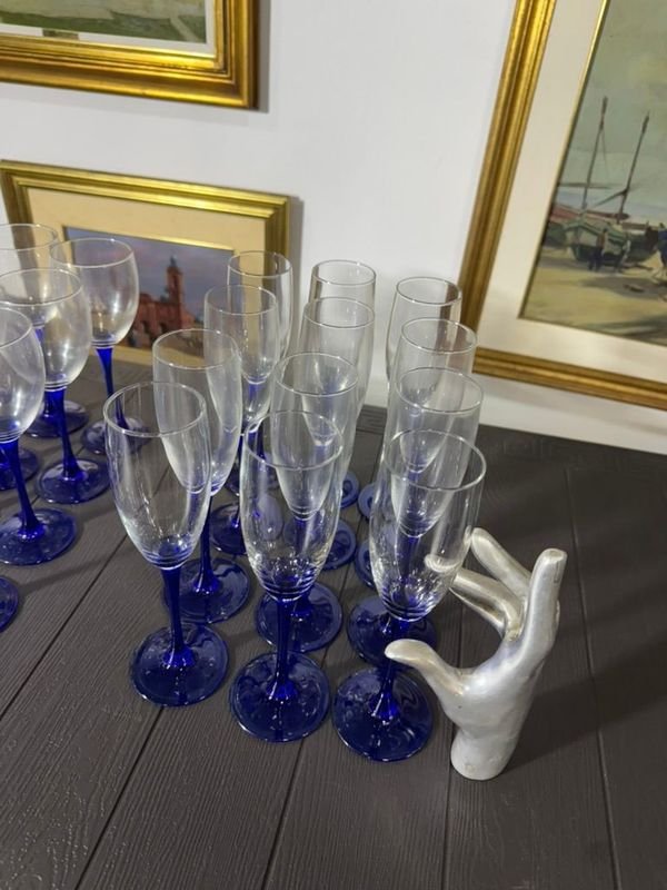 Crystal Cups Set with Ceramic Hand Sculptures - imagen 8