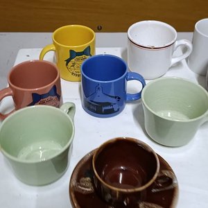 Lote de 14 Tazas y Platillos de Cerámica Variados - imagen 5