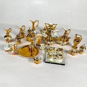 Lote anterior: Gran Variedad de Adornos Miniatura en Loza Dorada Estilo Clásico