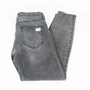 Lote siguiente: Pantalón de Jean Negro Lucky Brand para Dama Talle W27-29